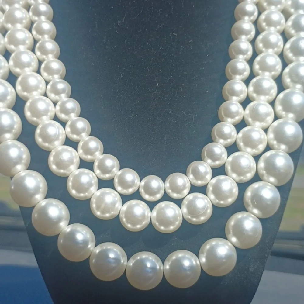 Vintage Faux Pearl Necklace - Picture 5 of 5